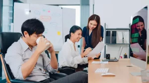 Mingle Bareng Rekan Kerja Coba 5 Cara Biar Nggak Canggung