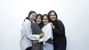 5 Zodiak Ini Tulus Banget Cocok Jadi Sahabat Seumur Hidup