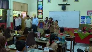 Siswa SDN Jati 03 Heboh Sambut Prabowo dan Bill Gates