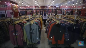 Pakaian Bekas Impor Banjiri RI, Masuk Hingga Mal Jakarta