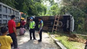 Bus Santri Terguling di Magelang, Belasan Korban Terluka