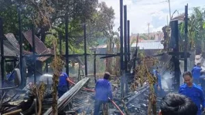 Pria di Pangkep Selamatkan Ayah Lumpuh saat Kebakaran