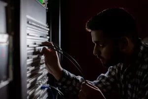 Lulusan Teknik Elektronika Bisa Jadi Apa? Ini 7 Peluang Karier Menjanjikan!