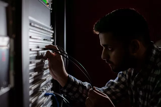 Lulusan Teknik Elektronika Bisa Jadi Apa? Ini 7 Peluang Karier Menjanjikan!