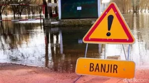 Banjir di Serpong Bikin Mobil Hanyut Seperti Perahu