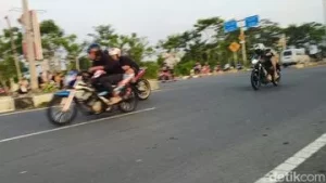 Ibu dan Dua Anak Ditabrak Pebalap Liar di Pekalongan