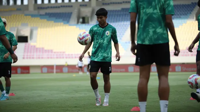 PSS Sleman Resmi Perpanjang Kontrak Dominikus Dion hingga 2028