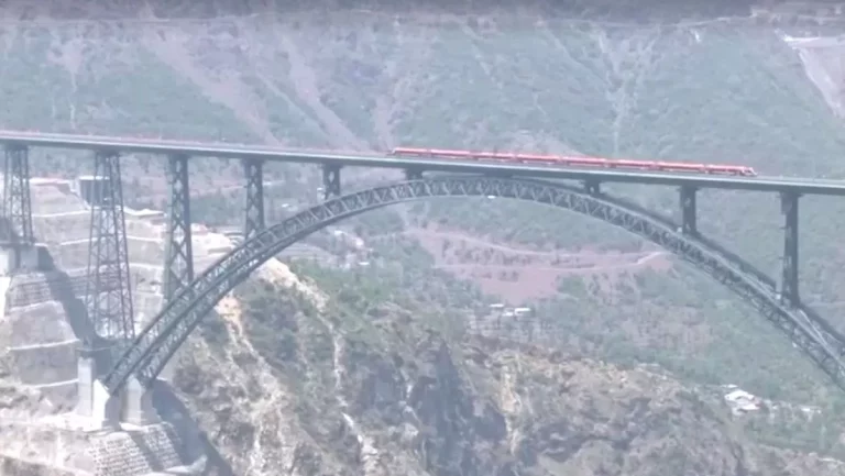 India Ukir Rekor: Jembatan Kereta Api Tertinggi Dunia!
