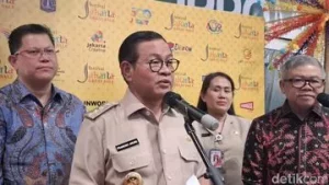 Antrean SIM Keliling di Buaran Berujung Antre Panjang