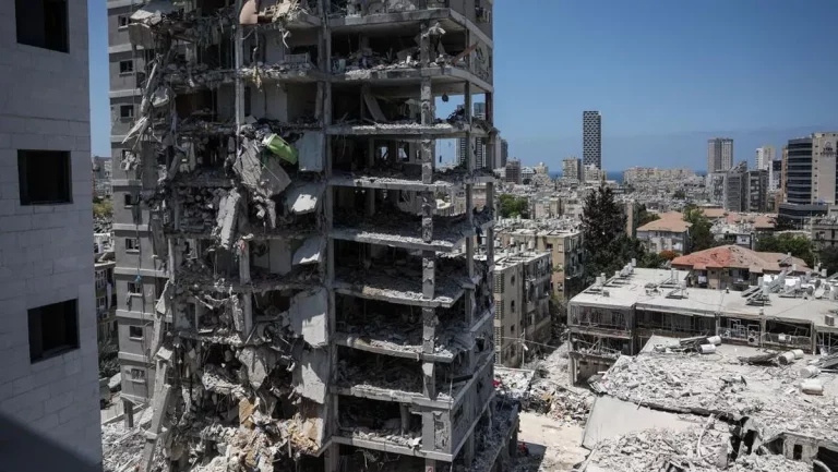 Damaged Iran: Potret Kota Runtuh Usai Serangan Israel