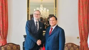 Transit di Praha, Prabowo Temui PM Ceko di Hotel