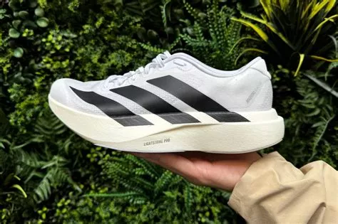 adidas Evo SL Siap Ngebut dengan Gaya Baru