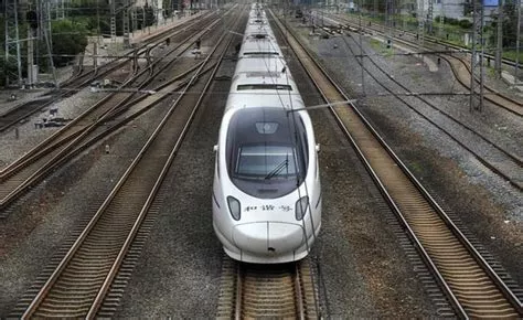Mana lebih cepat kereta cepat atau pesawat domestik