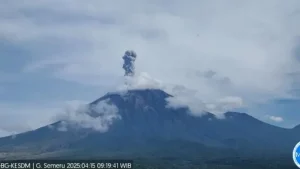 Dalam 15 Jam, Gunung Semeru Erupsi 7 Kali