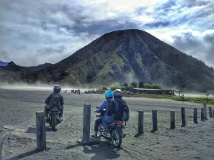 Gunung Semeru Erupsi Empat Kali dengan Letusan Hingga 1 Kilometer