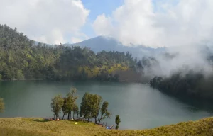 Gunung Semeru Letuskan Asap Tebal Setinggi 1.000 Meter Disertai Awan Panas Sejauh 4.000 Meter