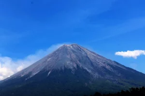 Gunung Semeru Erupsi Lagi, Asap Tebal dan Awan Panas Membumbung Setinggi 1.000 Meter