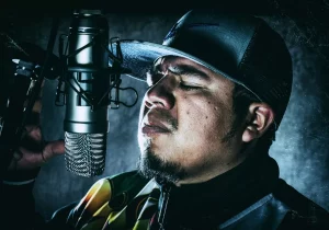 Rocky Gerung Tampil Bersama Dika Bocah Pacu Jalur dalam Momen ‘Aura Farming’ di Pekanbaru