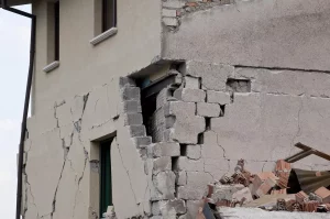 Gempa Dangkal Guncang Ambon, BMKG Imbau Warga Tetap Tenang dan Waspada
