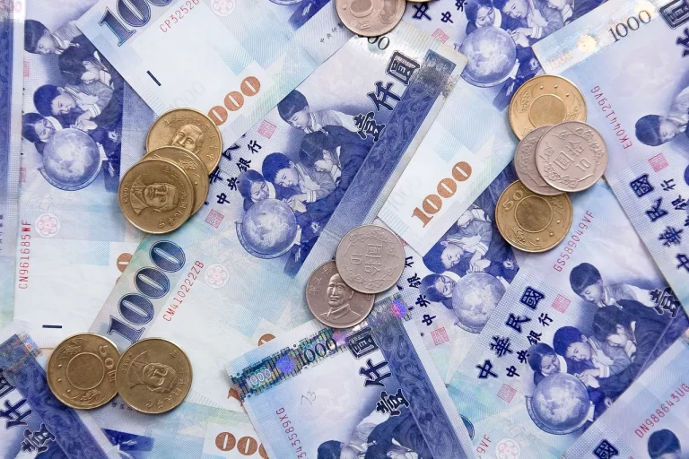 Rupiah Menguat Tipis, Dolar AS Sentuh Rp16.205 di Akhir Pekan