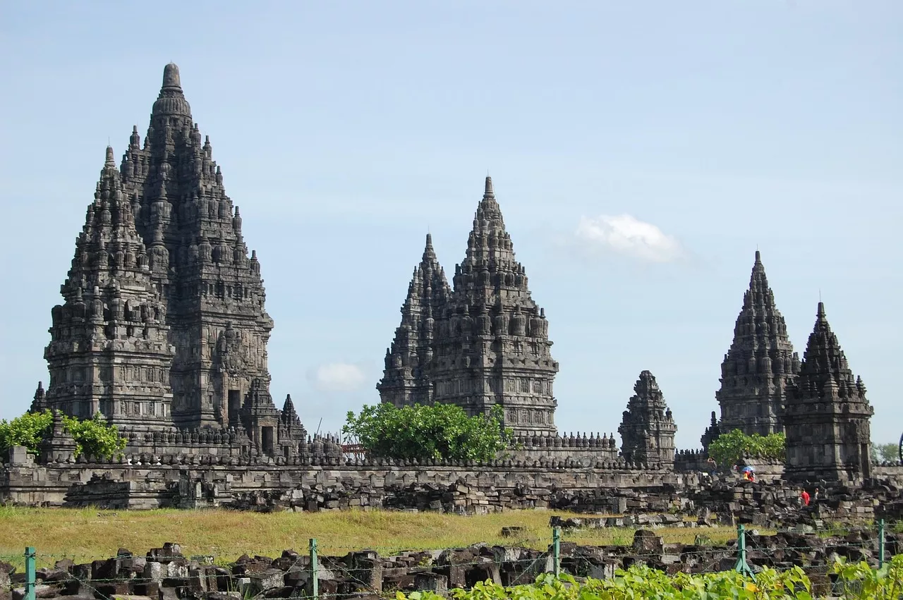 Candi Prambanan Tidak Dibangun Semalam, Ini Penjelasan Sejarawan
