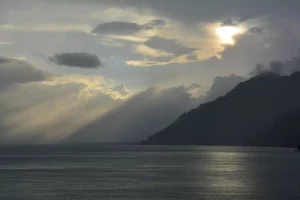5 Pantangan di Danau Sarangan yang Harus Dihindari Wisatawan