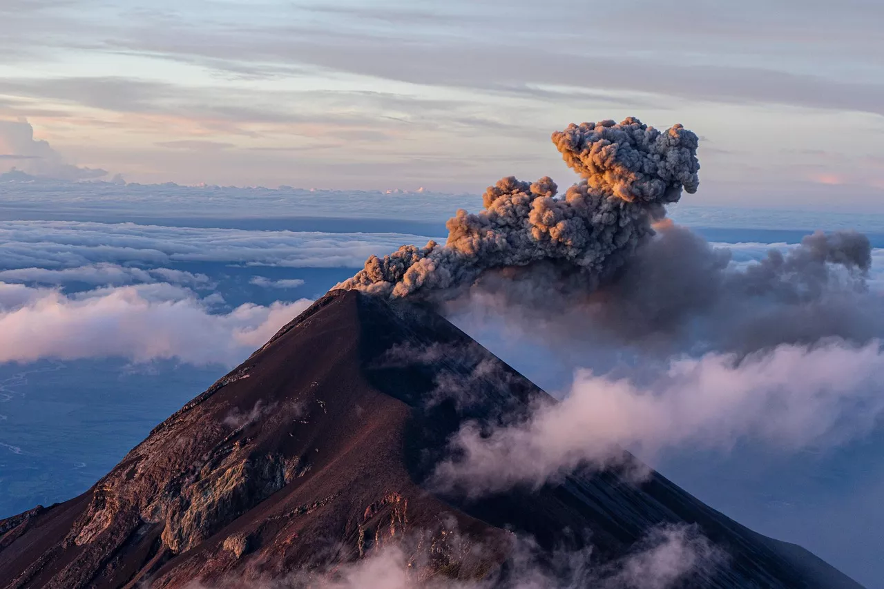 Erupsi Gunung Marapi Capai Ketinggian 1,2 Kilometer, Warga Diminta Waspada Abu Vulkanik