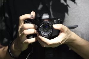 Sony RX1R III: Kamera Baru yang Menantang Fujifilm GFX100RF, Siap Dipesan Sekarang