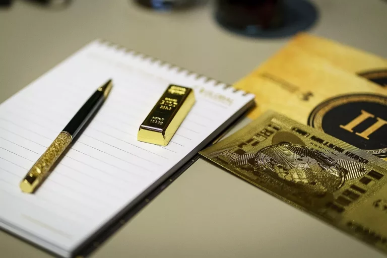 Emas Antam Menguat, Harga Jual dan Buyback Naik Rp11.000
