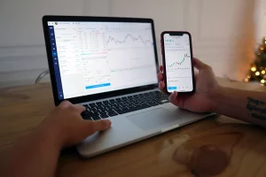 Beli Indomie, Pakai iPhone, Transfer BCA? Artinya Kamu Sudah Siap Jadi Investor Saham!