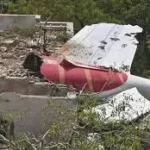 Metrotvnews.com, Jakarta – Kecelakaan tragis yang melibatkan pesawat Air India rute Ahmedabad-London pada 12 Juni 2025 yang menewaskan 260 orang mulai terungkap dalam investigasi awal. Analisis rekaman kokpit menunjukkan bahwa kapten pilot diduga secara tidak sengaja memutus aliran bahan bakar ke mesin pesawat beberapa detik setelah lepas landas.