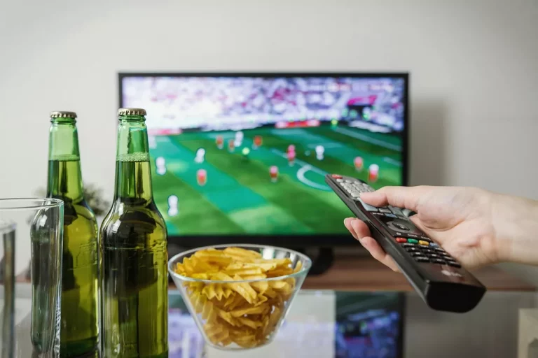 Apa Itu Smart TV dan Apa Bedanya dengan TV Biasa?