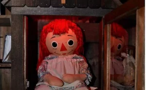 Dan Rivera, seorang investigator paranormal yang dikenal karena menangani boneka “Annabelle,” yang terkenal sebagai boneka yang diduga dihuni oleh roh jahat, telah meninggal dunia. Kepergian Rivera yang berusia 54 tahun ini terjadi pada tanggal 13 Juli 2025 di sebuah hotel di Gettysburg, Pennsylvania.