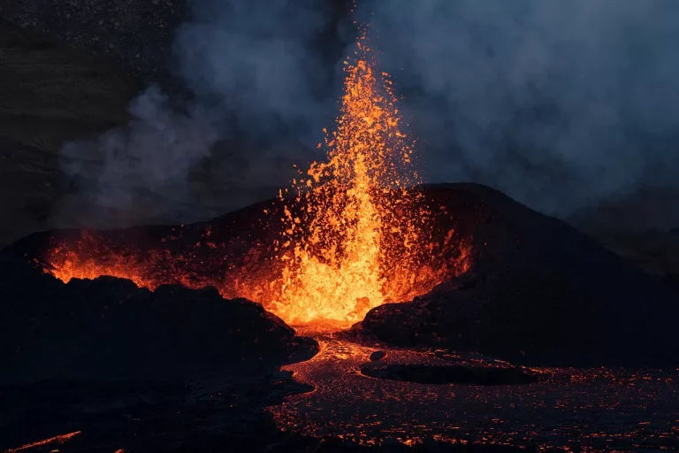 Gunung Marapi Masih Aktif, Warga Diminta Waspada Terhadap Bahaya Erupsi