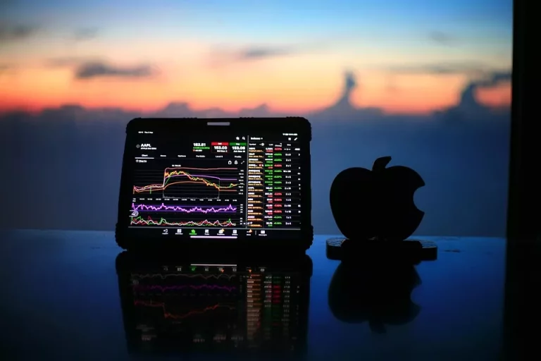 IHSG Cetak Rekor All-Time High, Saham Pilihan Hari Ini: BBNI, EXCL, HMSP, dan PNLF