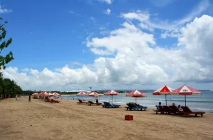 48 Bangunan Liar di Pantai Bingin Dibongkar, Gubernur Bali: Harus Tertib!