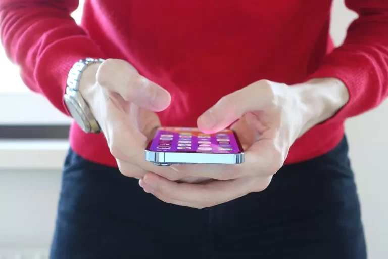 Warna Baru iPhone 17: Radikal, Reflektif, dan Bisa Berubah Warna!