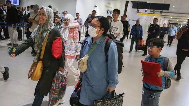 Komisi I DPR Minta Menkum Pastikan Status WNI Satria Kumbara