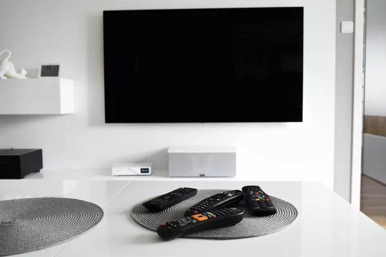 Apa Itu Smart TV dan Apa Bedanya dengan TV Biasa?