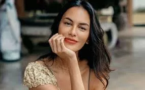 Filsafat, Sophia, dan Sophia Latjuba: Mengapa Pertanyaan Masih Penting di Era Digital?