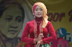 Get The Look: Inspirasi Kebaya Modern ala Maudy Ayunda untuk Hari Kebaya Nasional 24 Juli