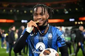 Persaingan Ketat: Ademola Lookman Diincar Napoli dan Inter Milan