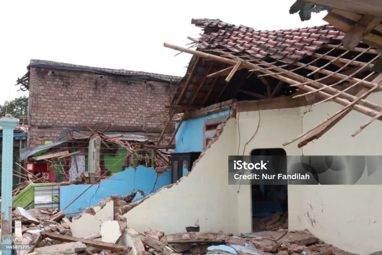 Gempa Dangkal Guncang Poso, Rusak Bangunan dan Picu Kepanikan Warga
