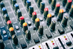 Seberapa Berbahaya Paparan Suara Sound Horeg untuk Kesehatan Telinga?