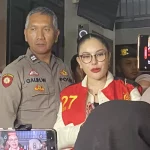 Nikita Mirzani Keberatan Disamakan dengan Dokter Detektif dalam Sidang Kasus Pemerasan