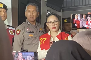 Nikita Mirzani Keberatan Disamakan dengan Dokter Detektif dalam Sidang Kasus Pemerasan