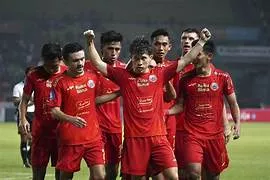 Bek Kanan Jadi Sorotan, Vanenburg Didesak Pasang Pemain Persija di Semifinal