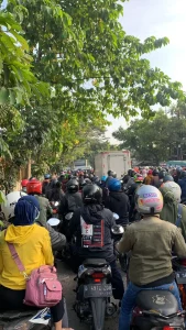 Banyuwangi Macet Parah, Warga Jember Panik karena Kesulitan BBM