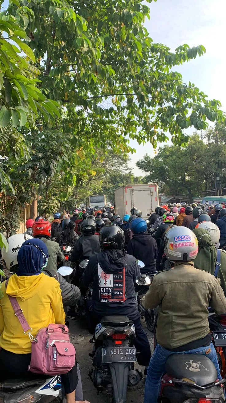 Banyuwangi Macet Parah, Warga Jember Panik karena Kesulitan BBM